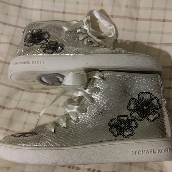 Michael Kors girls high top sequin sneaker s - Picture 5 of 5